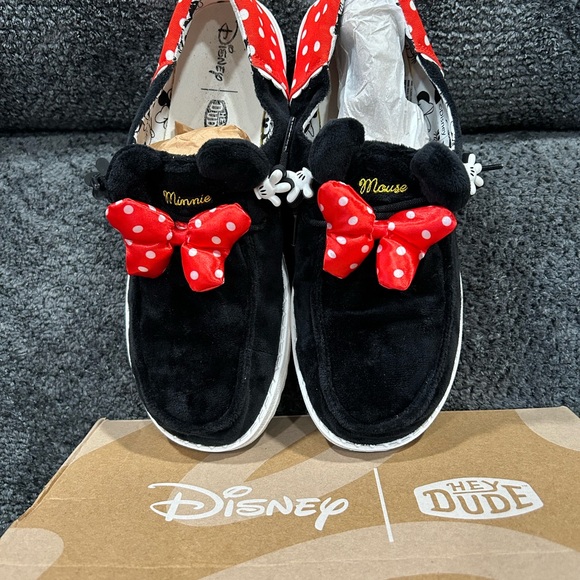 Hey Dude Disney Black and Red Minnie Mouse Women’s Shoes - Picture 1 of 3